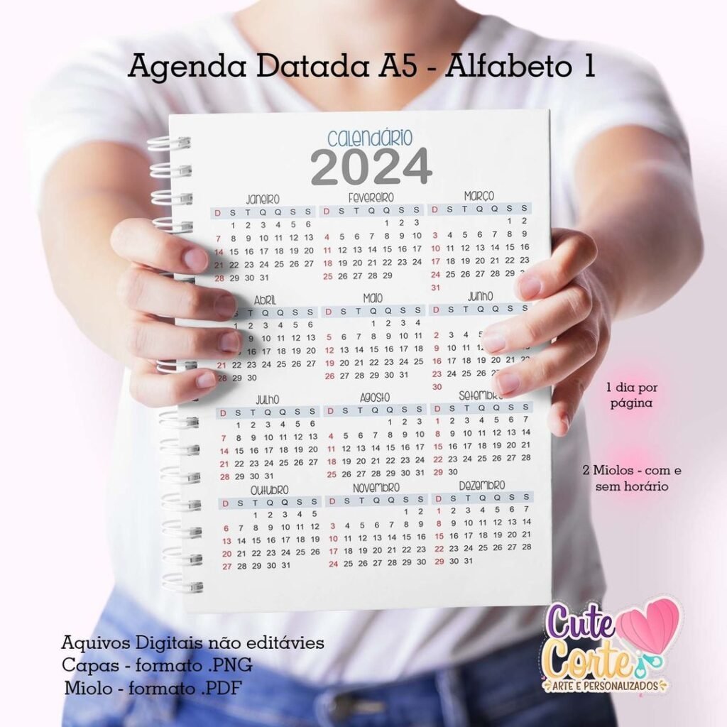 354042634_789170566209739_5881278225943391161_n-scaled-1.jpg Agenda A5 2024 – 1 DPP – ALFABETO COMPLETO N.1 (2 miolos / 26 capas) - Cute Corte - Imagem 3