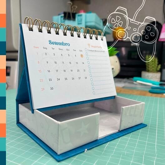 5733c2_1791fc312fe545be928fa18f71af9a6emv2.jpg Calendário Geek - Imagem 4
