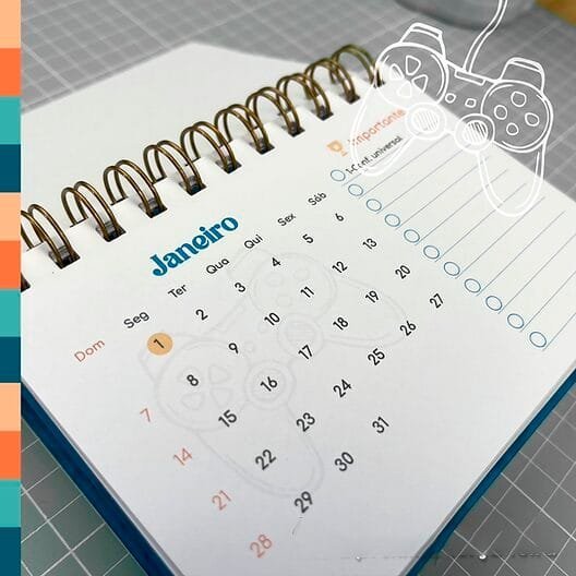 5733c2_c1f3b8dc04e04162a544fdf16d2f66femv2.jpg Calendário Geek - Imagem 2