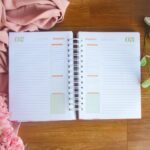 Combo Col. Caramelo – Agendas DATADAS 2024 A5 | 30 miolos + Capas (Amarantto) - Imagem 18