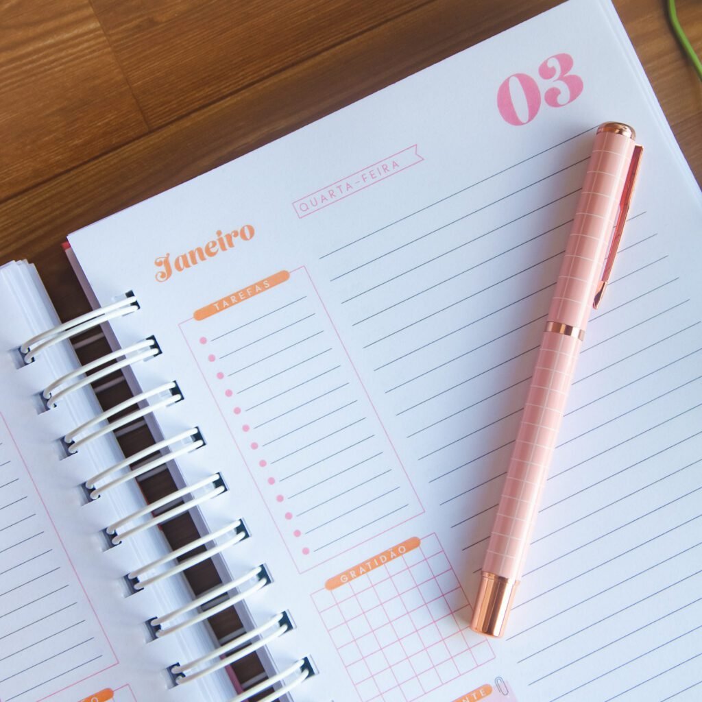 Amarantto-Colecao-Caramelo-23-scaled-1.jpg Combo Col. Caramelo – Agendas DATADAS 2024 A5 | 30 miolos + Capas (Amarantto) - Imagem 1