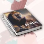 Combo Capas para Biblias e Devocional + Brindes Miolo Devocional Católico e Evangélico - Imagem 24