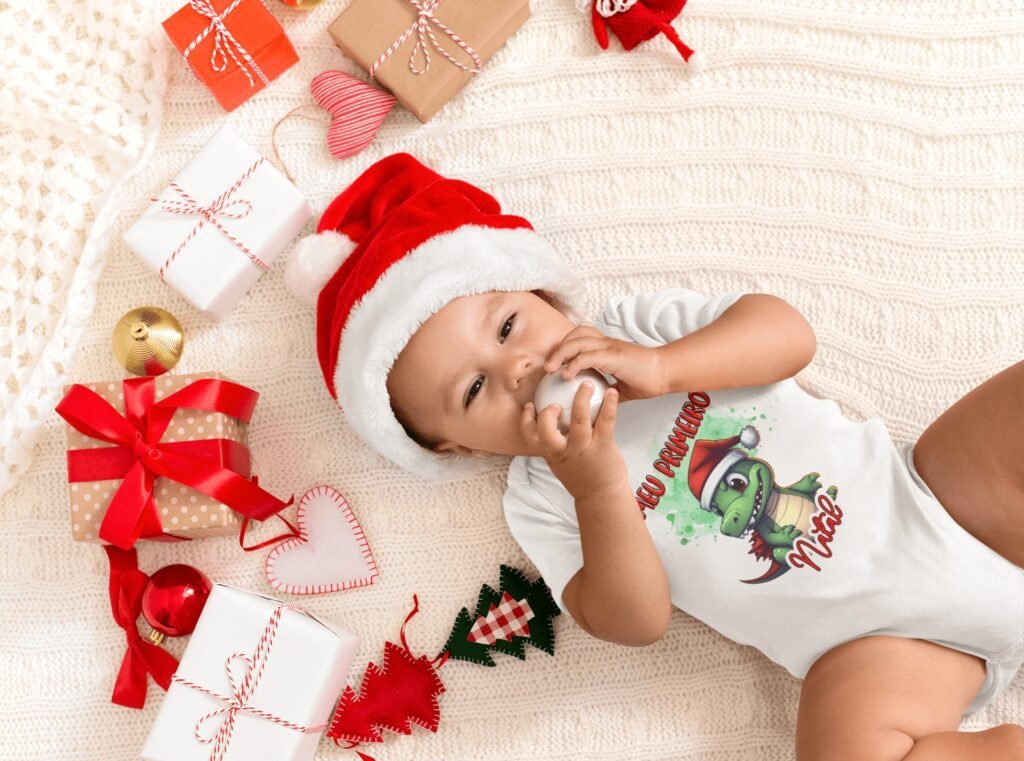 xmas-themed-mockup-of-a-sweet-baby-wearing-a-onesie-m10808-r-el2-4-1.jpg Estampas Dragão - Meu primeiro Natal - Body (Ana Melin) - Imagem 1