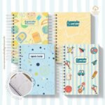 Agenda Escolar 2026 – Azul com amarelo (A5) – 1 e 2DPP (Sara Estúdio)