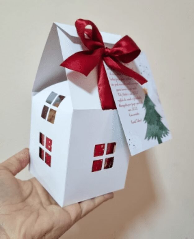 462be9_8fb6504ac60d4878b143c3d95adcc455mv2 Caixa Casa Mini Panetone 80g - Imagem 1